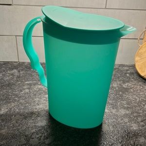 Vintage Tupperware Slim Line Impressions pitcher Rocker top Excellent condition